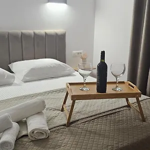 Bllok Scandi 2 Self -check-in , Tirana Albanie